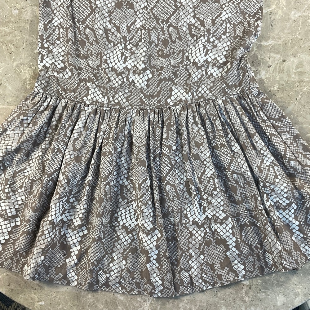 Gap Kids Brown Printed Dress with drop waist and flutter sleeve Size 8-9 - Picture 7 of 8